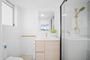 Spacious 3 Bedroom Delight - Shops & Beaches ZG1