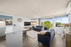 Spacious 3 Bedroom Delight - Shops & Beaches ZG1