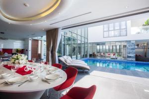 Diamond Beach Villa Da Nang