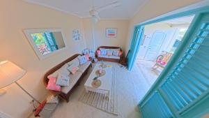 La Dolce Vita Beachfront Apt 9