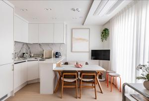 Chic Stay 홍대 합정 명동 # 최대8인 # 신축 엘리베이터 # 무료짐보관 # 무료주차