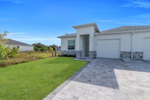 Cozy 3BR Duplex Unit with WiFi and Laundry in Lehigh Acres