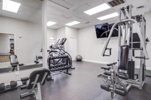 Cottonwood Suites Savannah Hotel & Conference Center