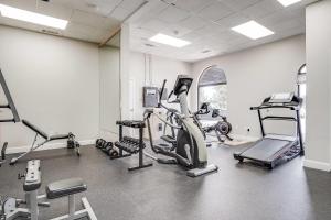 Cottonwood Suites Savannah Hotel & Conference Center