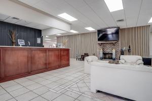 Cottonwood Suites Savannah Hotel & Conference Center