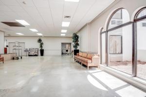 Cottonwood Suites Savannah Hotel & Conference Center