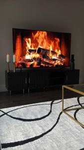 Golden Getaway in the Heart of Midtown