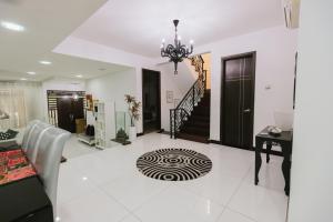 Spacious Luxury 6BR Home in Kemensah KL