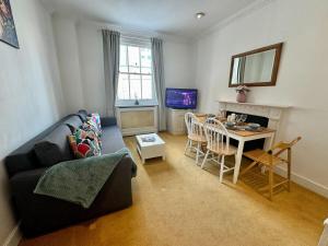 Buckingham Palace Townhouse, UNIQUE location