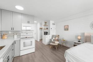 Renovated Beach Front Condo TOG 310