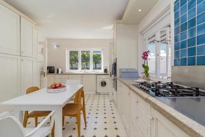 Escape to Hermanus Spacious Family Home