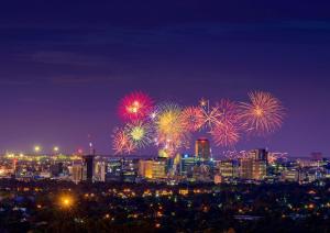 2BR CBD Apt Swimming Pool Sauna SPA CBD