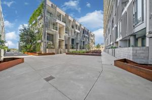 Skytower View Luxury 2 Bedroom With Balcony Parking