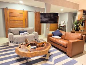 Deliciosa casa de alto padrão com vista e lazer em Búzios!