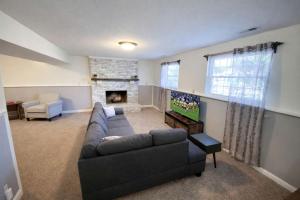 Splendid Cabin with Fire it and Backyard in NC