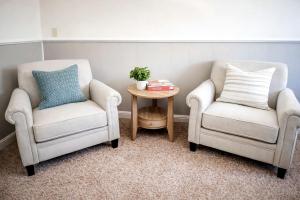 Splendid Cabin with Fire it and Backyard in NC