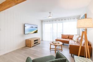 Five Pines Beach House at Birubi 20 Robinson St pet friendly aircon and WiFi