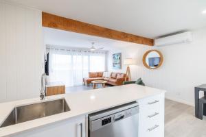 Five Pines Beach House at Birubi 20 Robinson St pet friendly aircon and WiFi