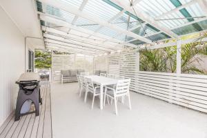 Five Pines Beach House at Birubi 20 Robinson St pet friendly aircon and WiFi