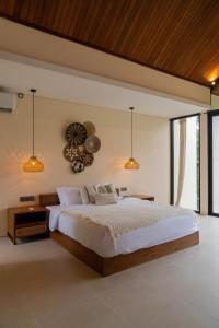 Tropical Villa with Pool and Workspace