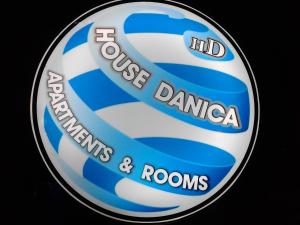 House Danica Apartments & Rooms