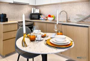 Sleek 1BR w Canal Views Next to Dubai Mall