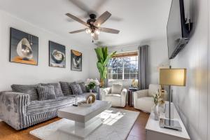 The Homestead Luxury Cozy 2BR Apartment in Nacogdoches Near SFA University and Downtown Pet Friendly Business Ready Extended Stays Welcome with Self Check In High Speed WiFi Full Kitchen In Unit Laundry Private Parking and Quiet Comfort