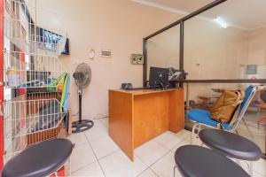 RedDoorz Syariah near Exit Toll Subang