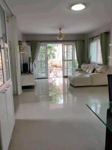 Cozy Guest Room in Secure Krung Thep Maha Nakhon Residence