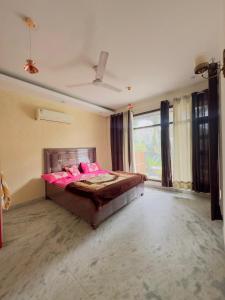 Luxurious 3 BHK Stay, Airport road, Opposite CP67 Mall