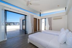 Luxury 5 bedroom villa Laguna Park