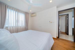 Luxury 5 bedroom villa Laguna Park