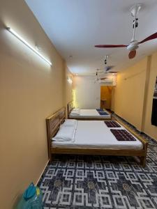 GYANi 1