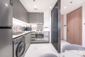 Free housekeeping visits during your stay - StayShort - Mordern 1 Bedroom in JVT that Sleeps 2