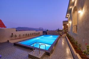 Breeze Resort Panhala , Swimming Pool, Just 5 Minutes From Panhala!