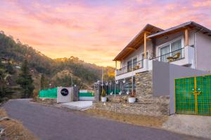 Angel Pink Resort With A River Access - Mukhteshwar