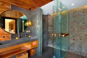 Tarasari Stunning 1 BR Grand Private Pool Villa With Bathtub