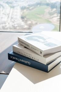 Airstay - Modern 1BR - Full Golf Course Views - Monthly Offer Available