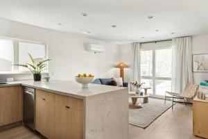 Tide House - Unit A Modern Seaside 1BD w Parking