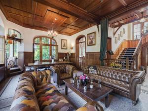 Beautiful castle in Spa wit garden