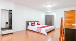 OYO 935 The Palm Apartment