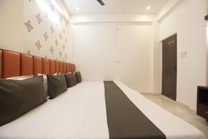 Sri NkB guest house