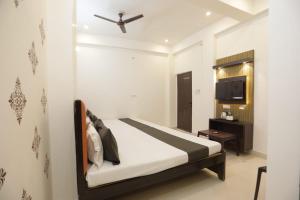 Sri NkB guest house