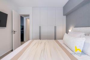 A4 Modern 1BR City Escape W Parking, Kingbed!