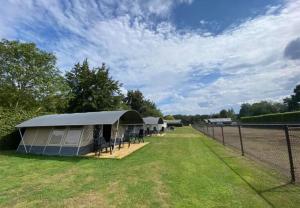 Minicamping De Lindenhoeve - Safaritent Geitje