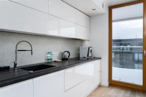 Bulwar Kurlandzki Downtown Apartment by BookingHost