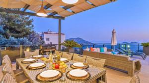 Luxury 5 bedroom seaview villa with private heated pool