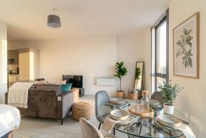 Modern Studio Apartment in Salford Great Views
