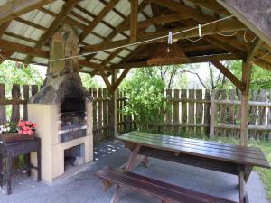 Cottage in a quiet location by the lake Mausz, Parchowo in Kashubia