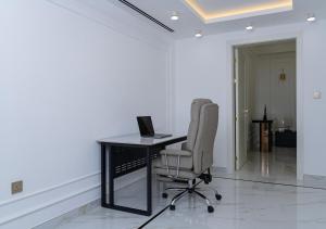 Luxury 3 Bed flat in Marina crown